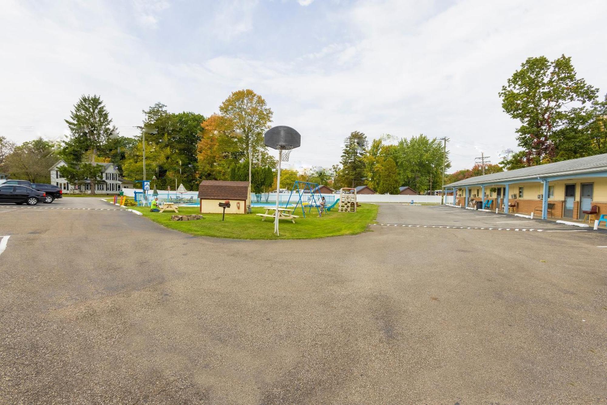 Parkside Motel By Oyo Meadville Conneaut Lake Conneaut Lakeshore Екстер'єр фото