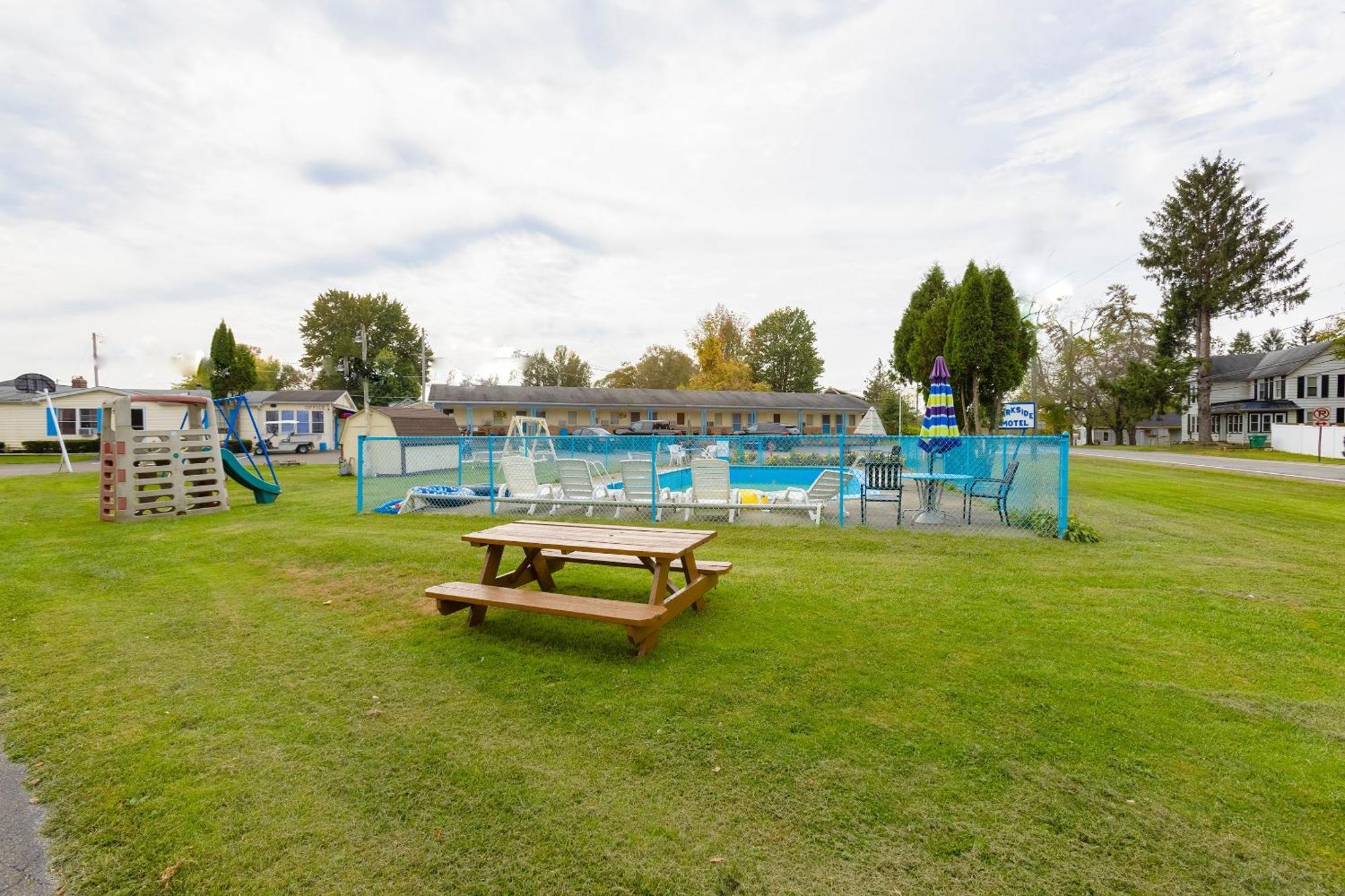 Parkside Motel By Oyo Meadville Conneaut Lake Conneaut Lakeshore Екстер'єр фото