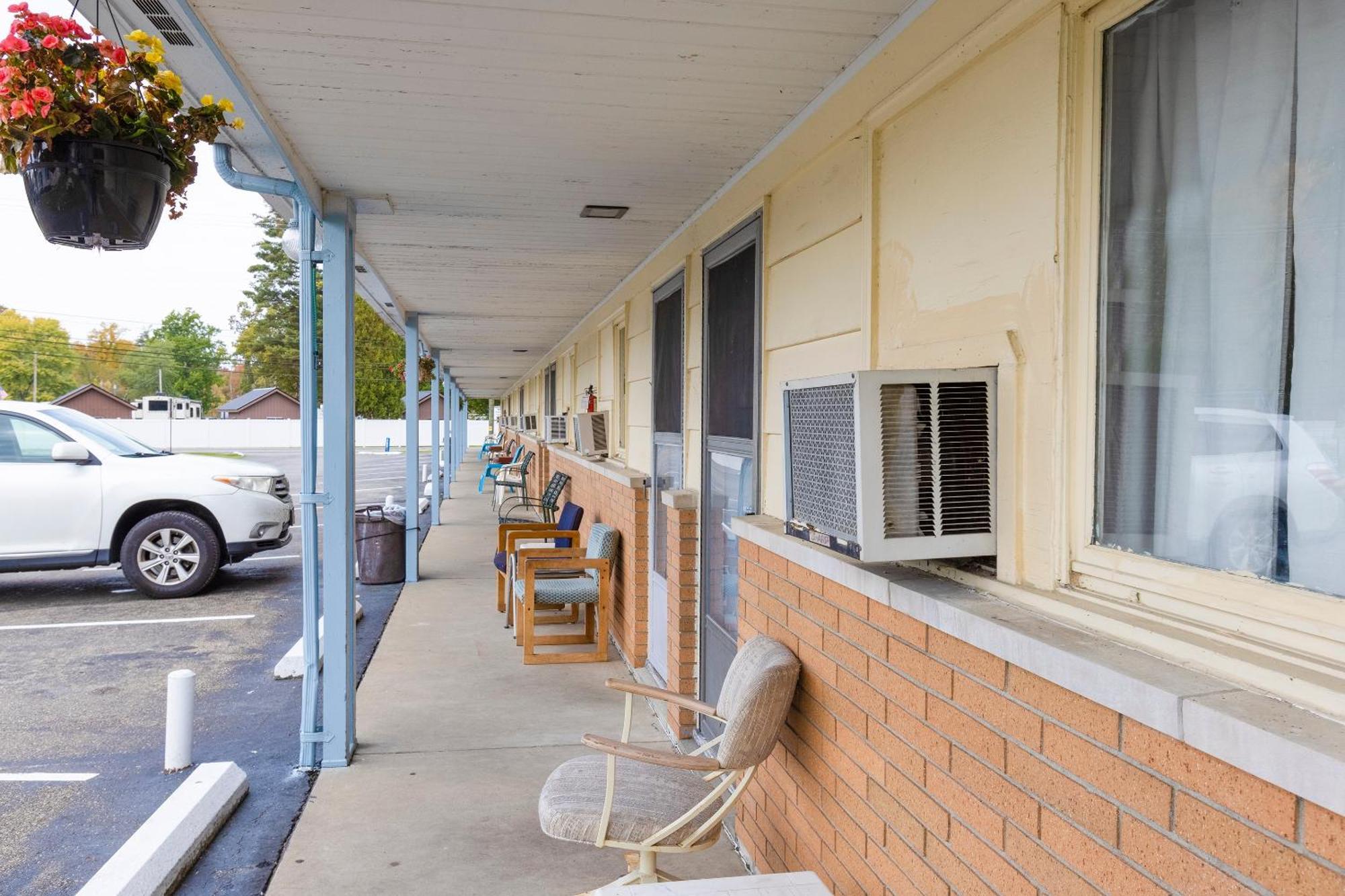 Parkside Motel By Oyo Meadville Conneaut Lake Conneaut Lakeshore Екстер'єр фото