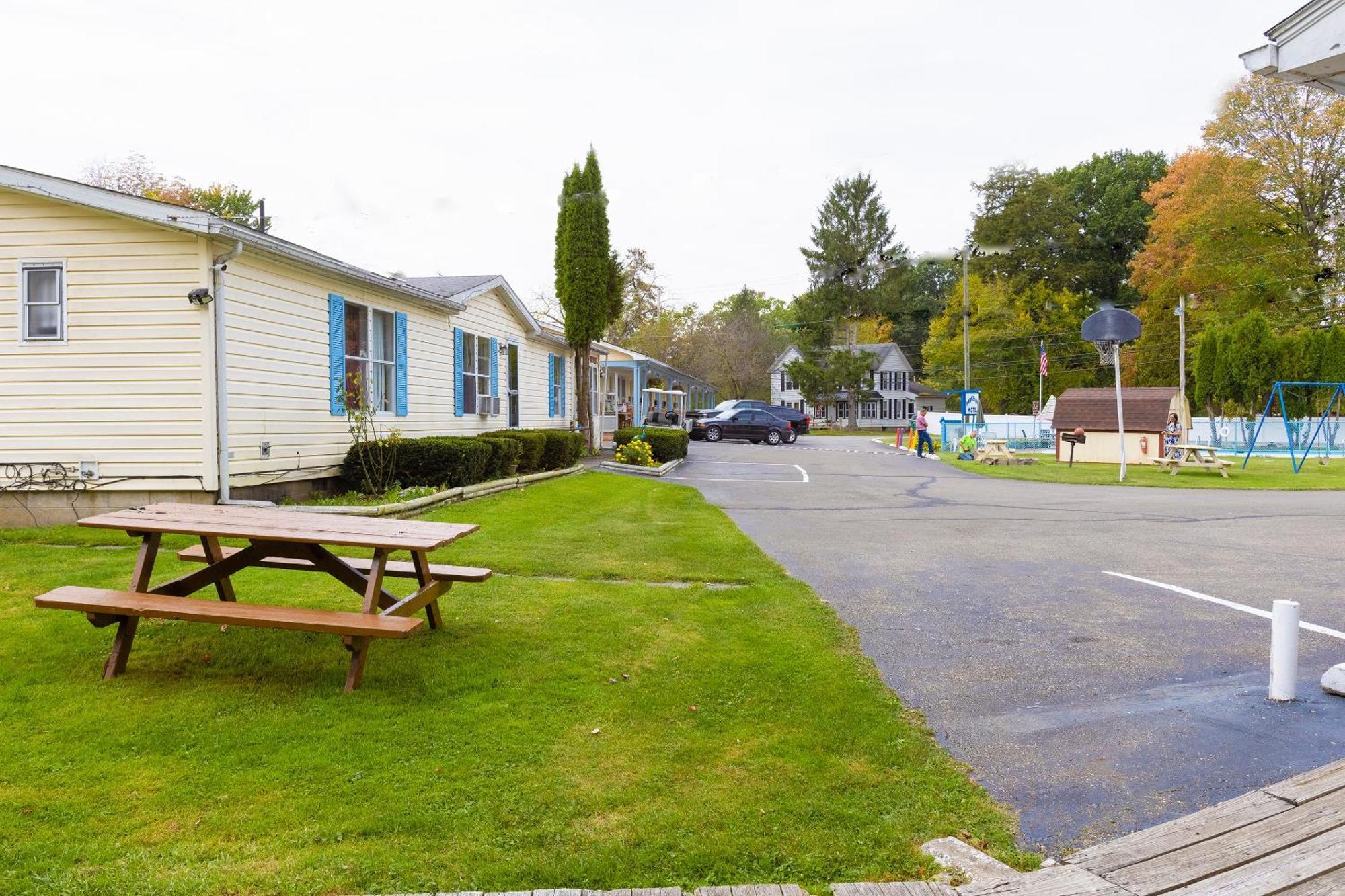 Parkside Motel By Oyo Meadville Conneaut Lake Conneaut Lakeshore Екстер'єр фото