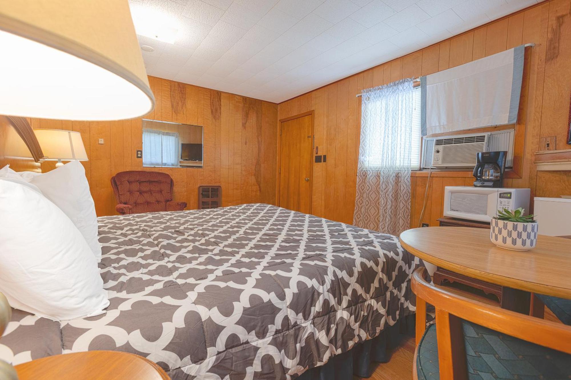 Parkside Motel By Oyo Meadville Conneaut Lake Conneaut Lakeshore Екстер'єр фото